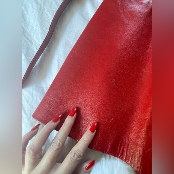 🍒 SOLD 🍒 VINTAGE • cherry red leather trench coat w cream fur collar and cuffs - Picture 7 of 15